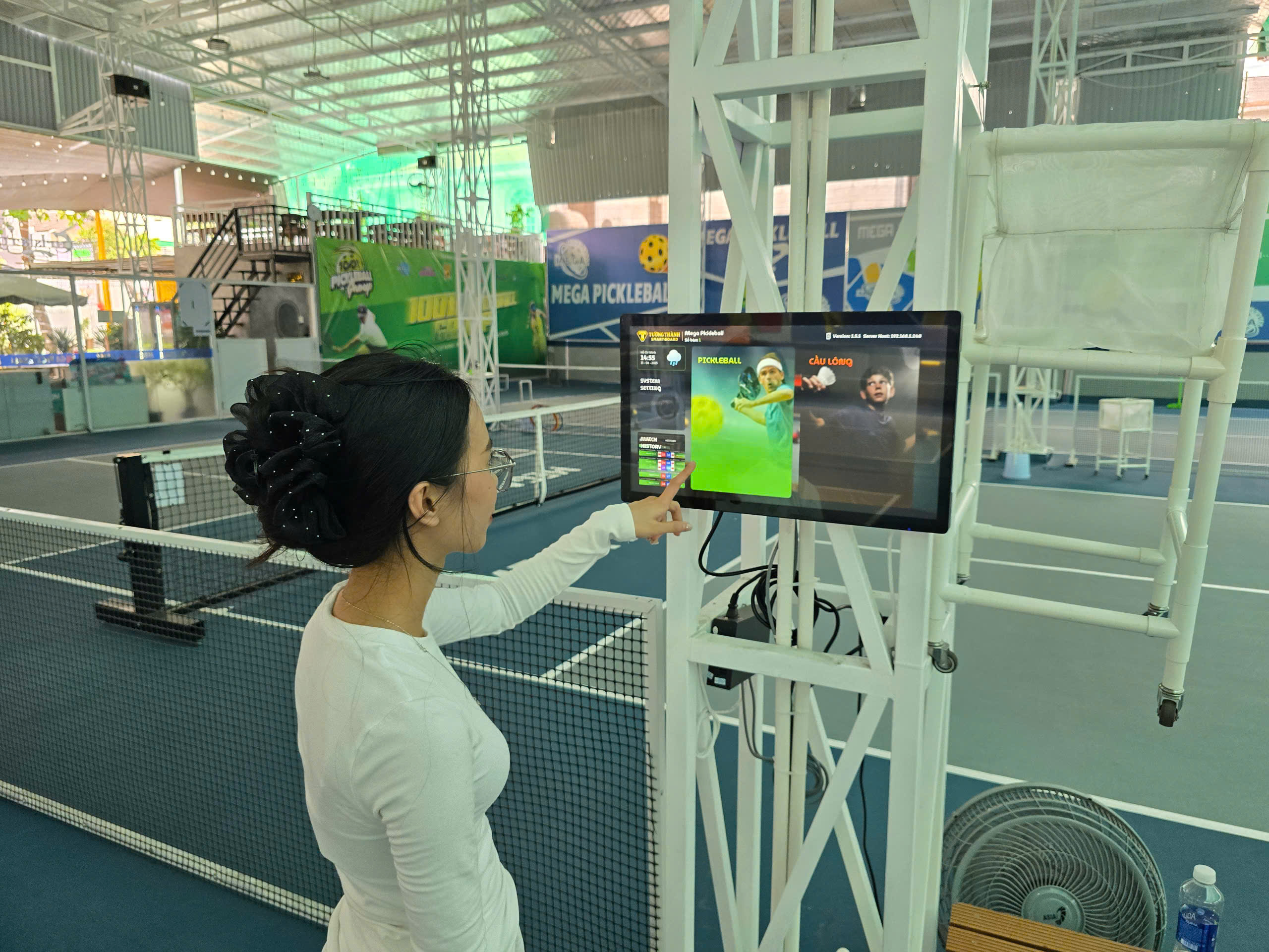 Bảng điểm LCD cảm ứng